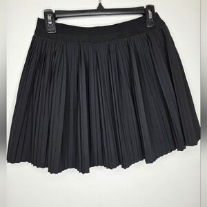 Never Not Hustling Size M Chic Black Pleated Mini Skort (Skirt w/shorts)